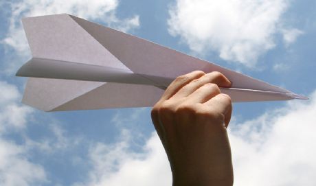 Como hacer un avión de papel a reacción