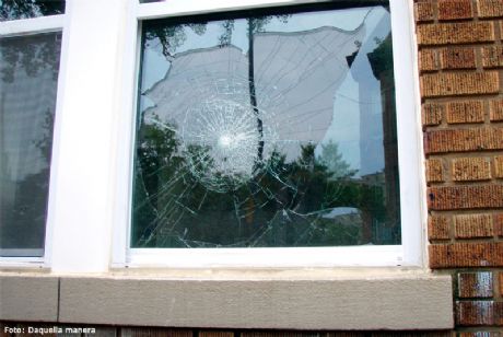 Cómo retirar los cristales rotos de ventanas o puertas